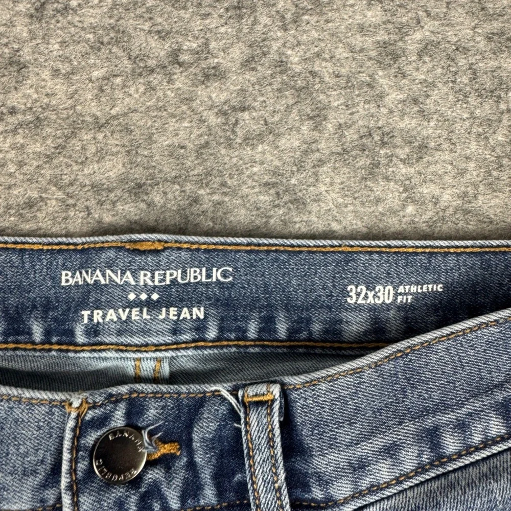 Banana Republic Travel Jean Mens 32x30 Athletic Fit Light Blue 875054-04 Denim